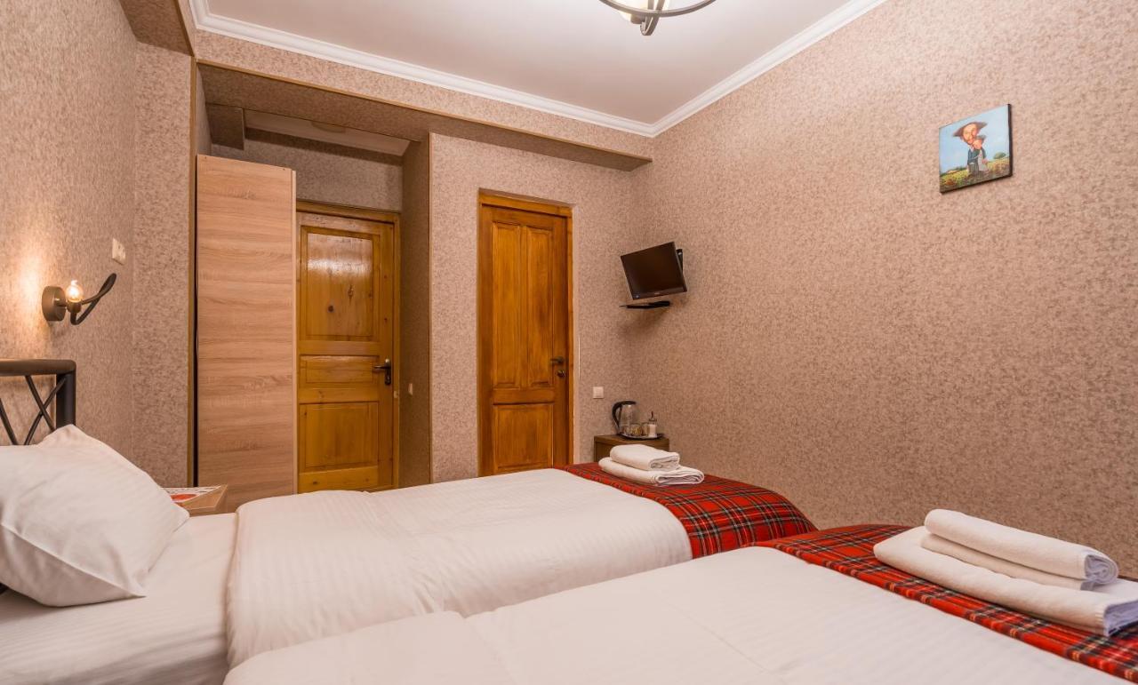 Hotel At Gomi 19 Tbilisi Exterior photo