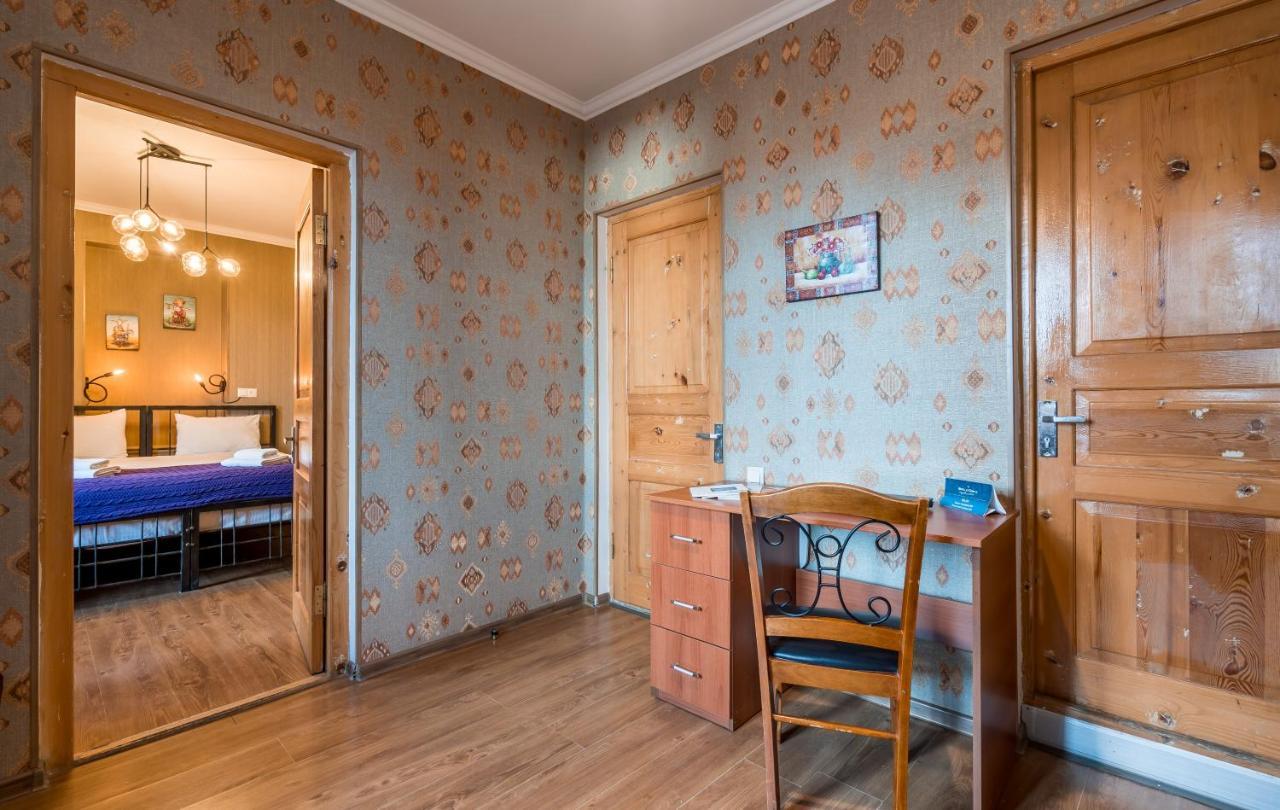 Hotel At Gomi 19 Tbilisi Exterior photo