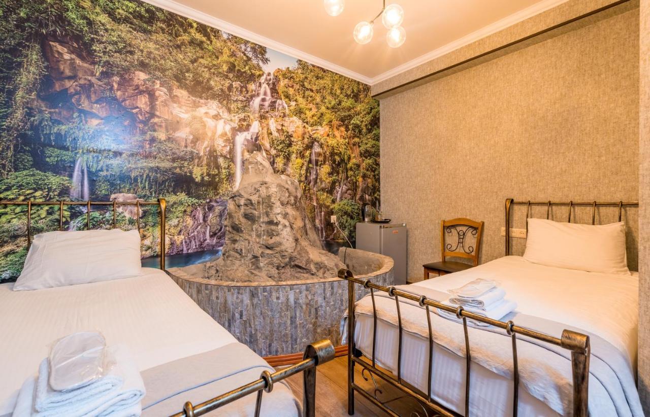 Hotel At Gomi 19 Tbilisi Exterior photo